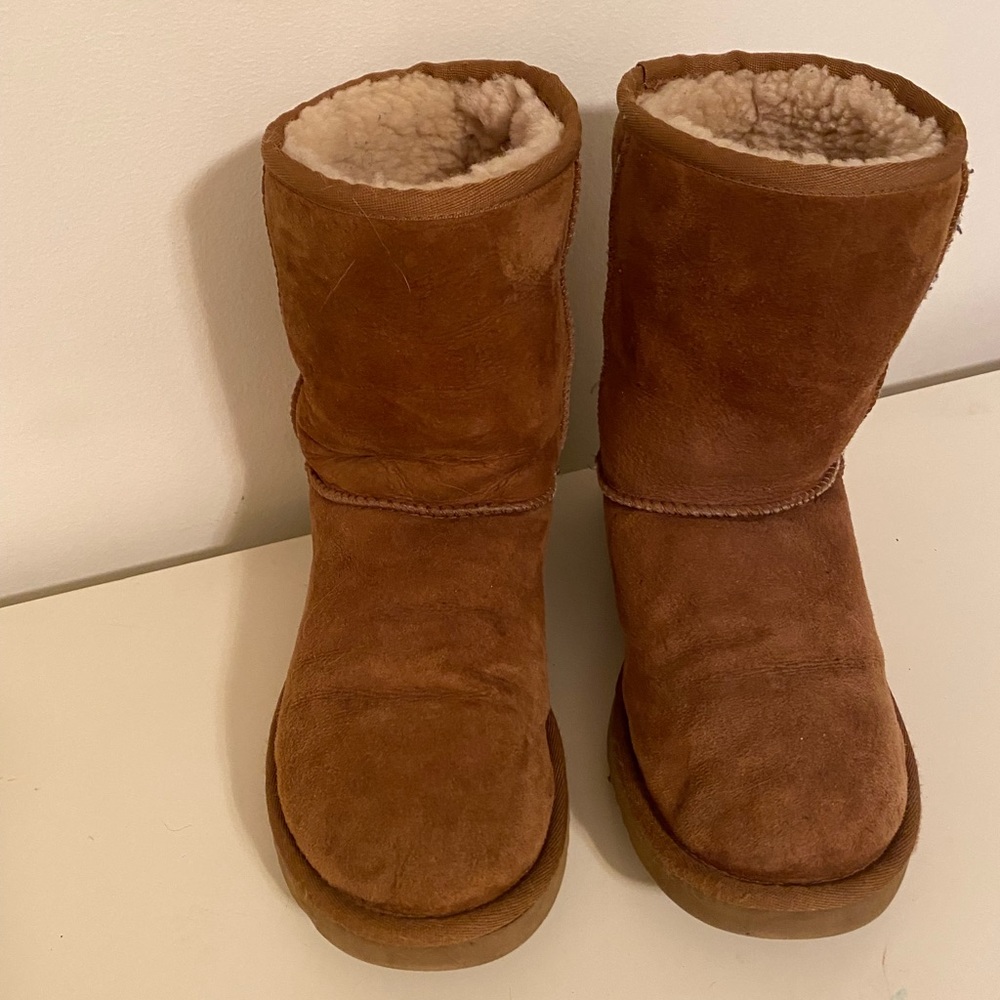 UGG Classic Short Chestnut boot size 8